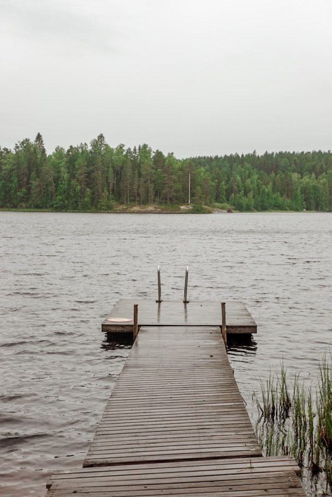 Uimalaituri Keihäsjärvellä Hevossaaren uimarannalla Kurussa
