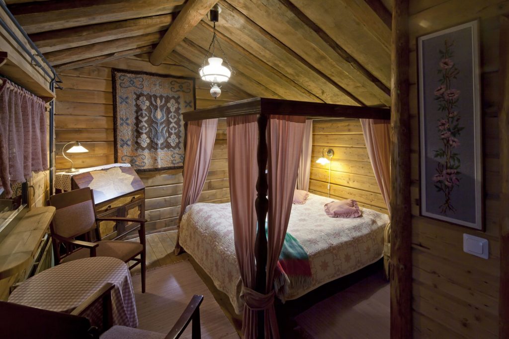 Tunnelmallinen majoitus kahdelle. Atmospheric accommodation for two.