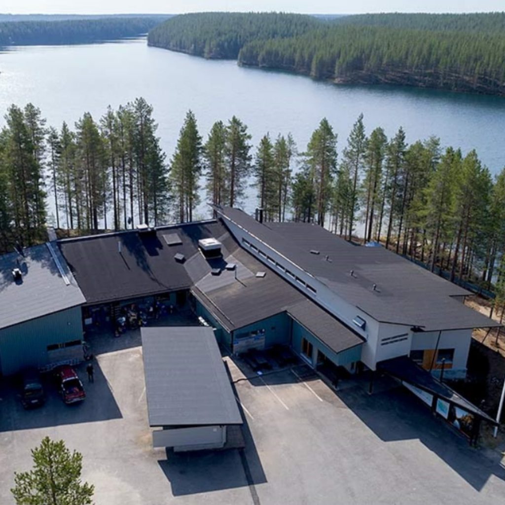 Hossan luontokeskus ilmasta kuvattuna